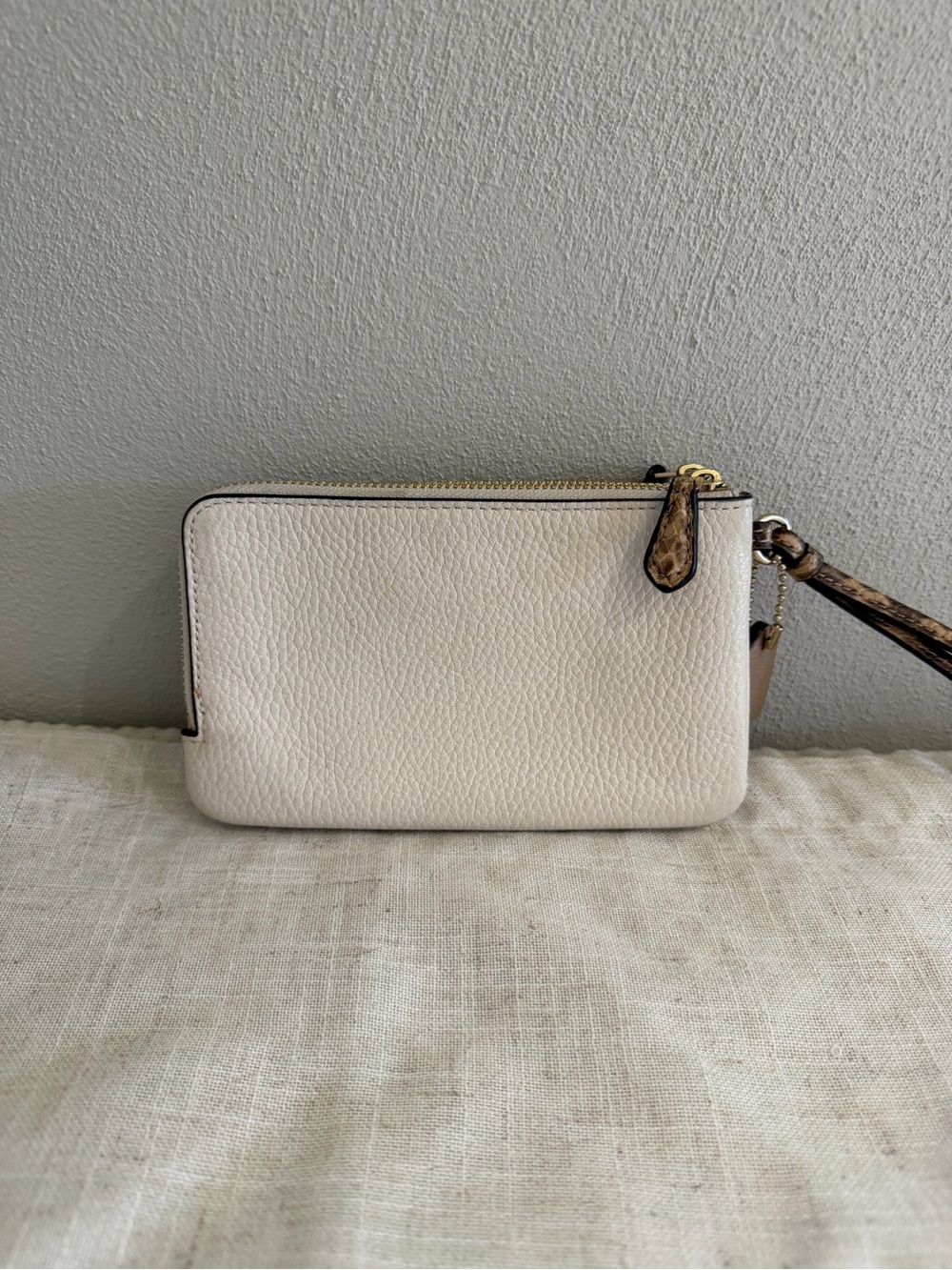 Coach Pebbled Leather Exotic Double Zip White Wristlet - Picture 7 of 10
